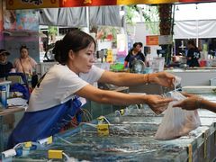 -三亚火车头万人海鲜广场