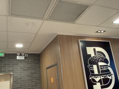 -麦当劳(上海虹桥站30B检票口楼上)