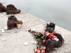 -多瑙河畔鞋履雕塑