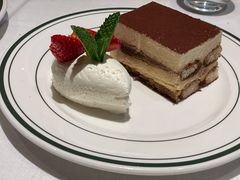 -Wolfgang’s Steakhouse 沃夫冈牛排馆(上海白玉兰广场店)