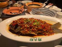 香酥大鲫鱼-费大厨辣椒炒肉(通州万达店)