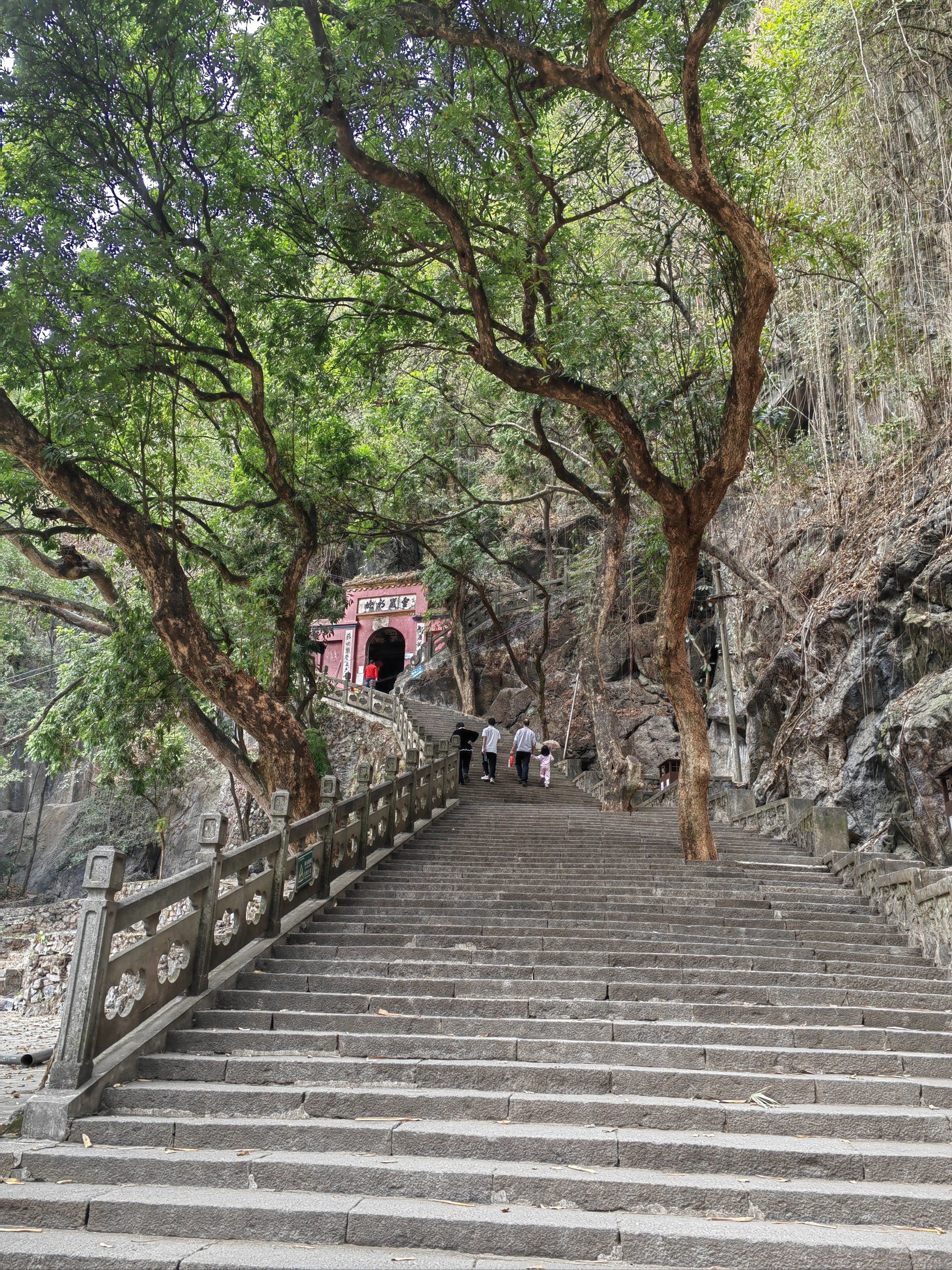 年初去灵山的六峰山转了一圈,这座山⛰️之所以出名,还是当年的