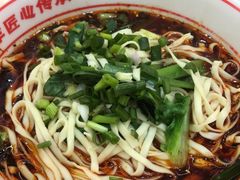 -叶伟胡辣壳面(两路口店)