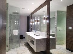 -上海虹桥西郊假日酒店