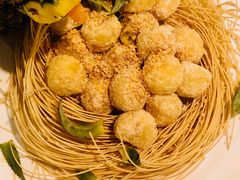 麦香菠萝球-御唐府海珊瑚主题餐厅