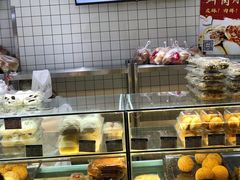 面包甜点陈列柜-白玉兰食品甜凤店(合生汇店)