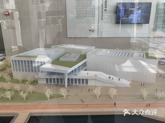 可以好好看看建筑看看展,赏赏花望望江