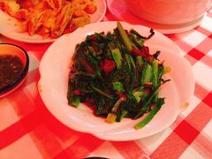 腊肥肠炒油麦菜-洪霞餐馆