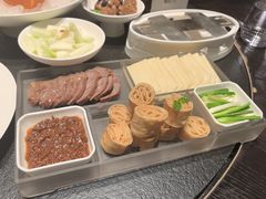 老北京煎饼卷酱肉-四季民福烤鸭店(外滩外白渡桥店)