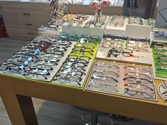 -天空之镜眼镜店蔡司依视路配镜授权零售店(望京颐堤港店)