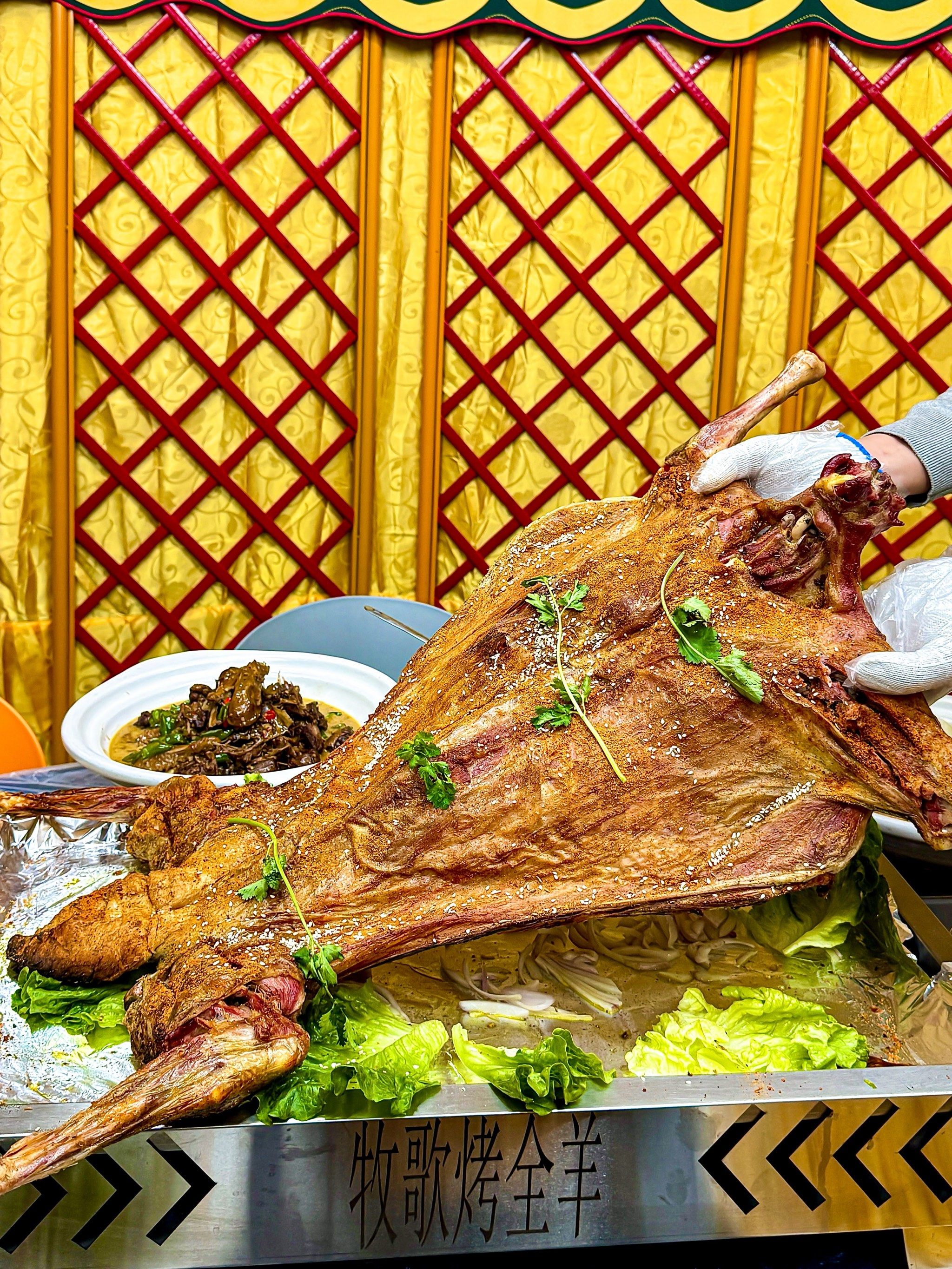 在武汉!蒙古包里吃的烤全羊香迷糊了‼️🐏