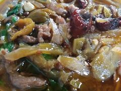 酸菜肉丝米线-越洋肖氏老米线(杨家坪店)