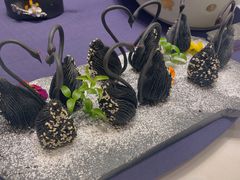 黑天鹅榴莲酥-百盛·鼎膳(中海财富中心)