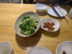 西蓝花拌桃仁-赤宴·川菜(玉林店)