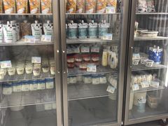 面包甜点陈列柜-白色日记·手作酸奶(麦凯乐店)