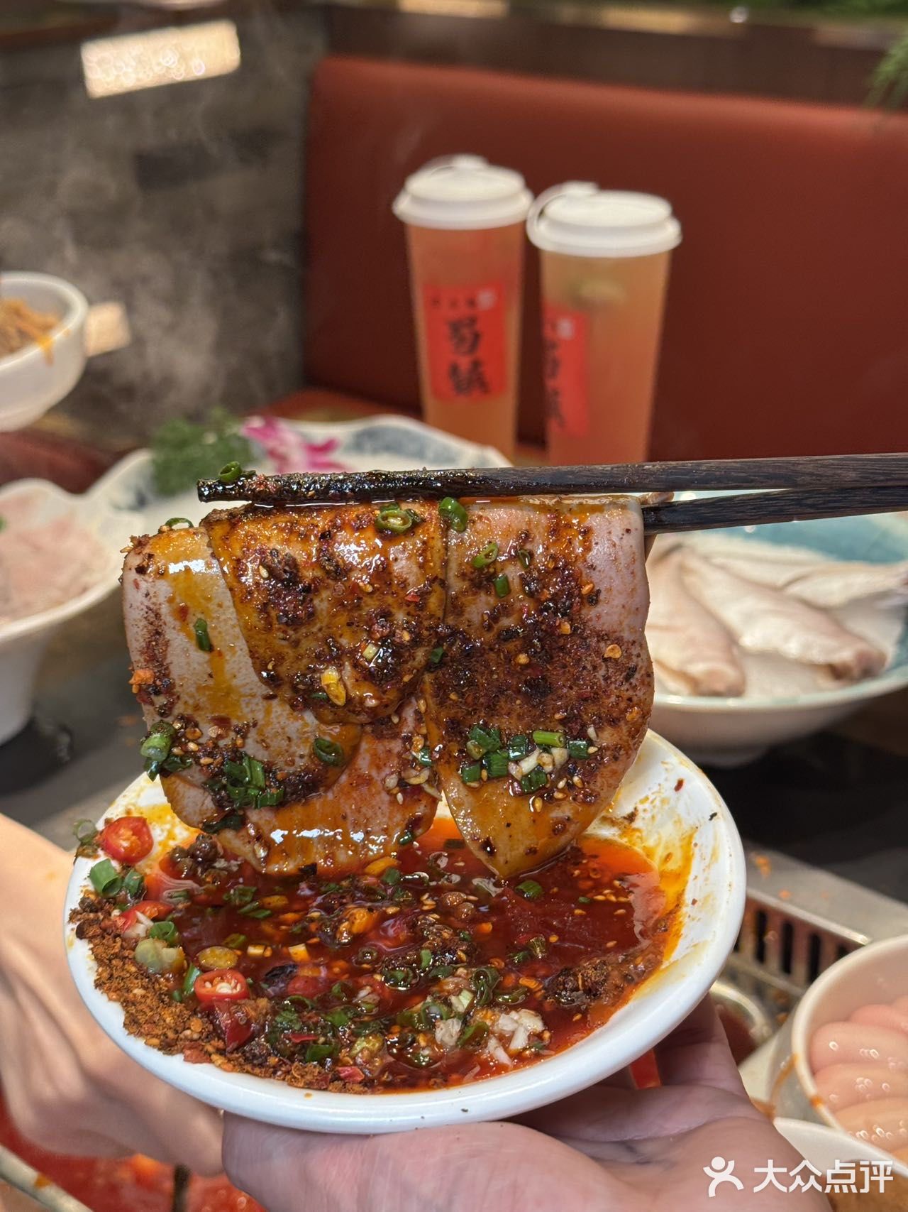 成都12年鲜货火锅扛把子！让我连炫三盘毛肚！