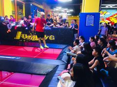 -爱蹦iBOON蹦床运动馆(江汉店)