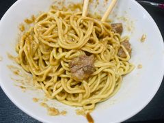 -松树干拌面店