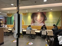 大堂-麦当劳(轻轨曹杨路店)