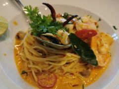 -Chom Cafe and Restaurant