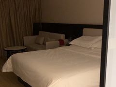 -铂领荟酒店(军区总医院熊猫基地西大门地铁站店)