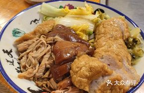 Signature Pork Knuckle with Guangzheng Rice