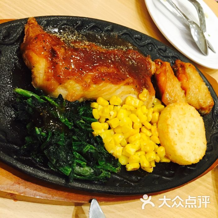 萨莉亚(新奥购物中心店)烤鸡排配鸡翅图片 - 第1张