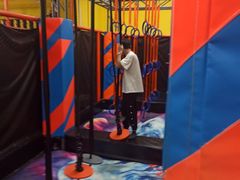 -爱蹦iBOON蹦床运动馆(江汉店)