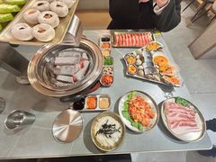 -围炉肉舍•炭烤活鳗•丹东海鲜烤肉(步行街店)