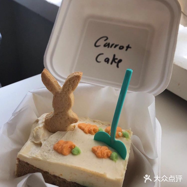 充满岁月斑驳的痕迹,没有电梯