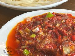 辣皮子滚刀肉拌面-歹歹的加个面过油肉拌面