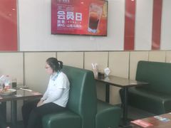 大堂-李先生牛肉面大王(营口大润发店)