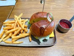 简单点牛肉汉堡-Two Birds One Stone·一石二鸟(诚品生活店)