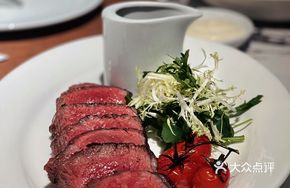 Charcoal-Grilled Australian Wagyu M9 Queen Steak