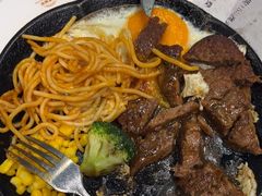 -汤姆家的牛排意面披萨(新城市广场店)