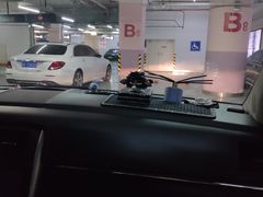 -环球港-停车场