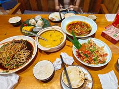 -老滇山寨•云南特色菜•地方菜•民族风情歌舞表演(金碧店)