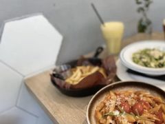 酸辣海鲜意粉-Maxpoint Kitchen 西餐咖啡(乐峰广场店)
