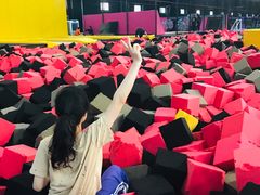 -嘿哟动霸CHUA·新潮玩运动娱乐中心·蹦床滑冰团建乐园