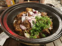 砂锅公鸡煲-破瓦寒窑·地摊烤羊排