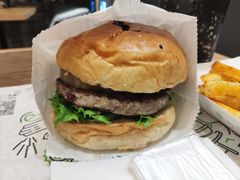 牛泰极-龙治汉堡(中华城店)