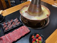 -果松木炭酸菜铜火锅·外婆参鸡汤