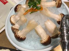 -左庭右院鲜牛肉火锅(金山万达店)