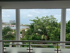 -皇马海口湾海景酒店(万绿园秀英港店)