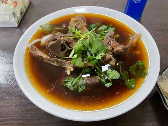 嵊州特色羊骨头-"从北方来的,由于下雨,阴冷来这里吃羊肉.