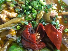酸菜肉丝米线-越洋肖氏老米线(杨家坪店)