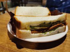 鸡肉三明治-百年朱苦拉咖啡(博物馆店)