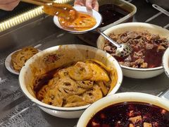 -爆炸头阿姨小四川正宗川味小吃(无任何分店)