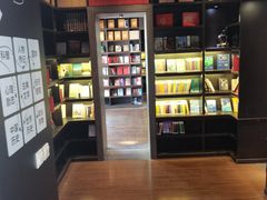 -钟书阁(松江泰晤士小镇店)