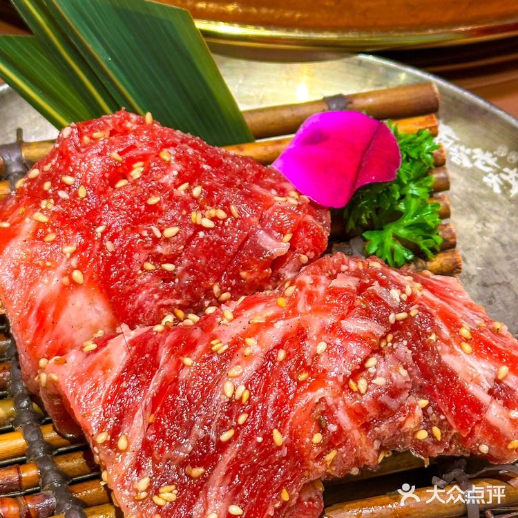 你绝对不会后悔的！快来老太太的泥炉烤肉店吧！